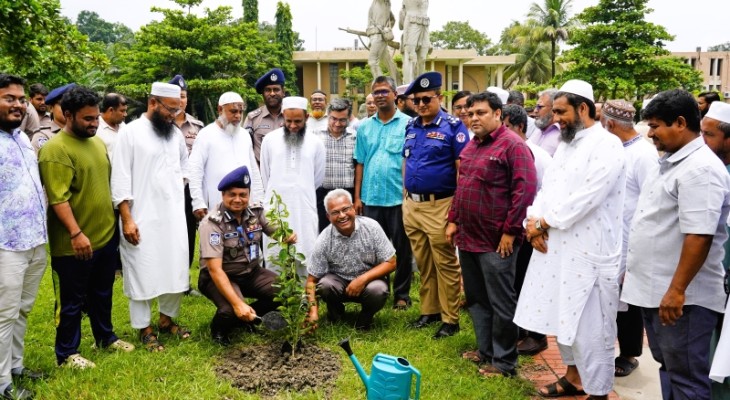 কুয়েট ও খুলনা মেট্রোপলিটন পুলিশের যৌথ উদ্যোগে বৃক্ষরোপণ